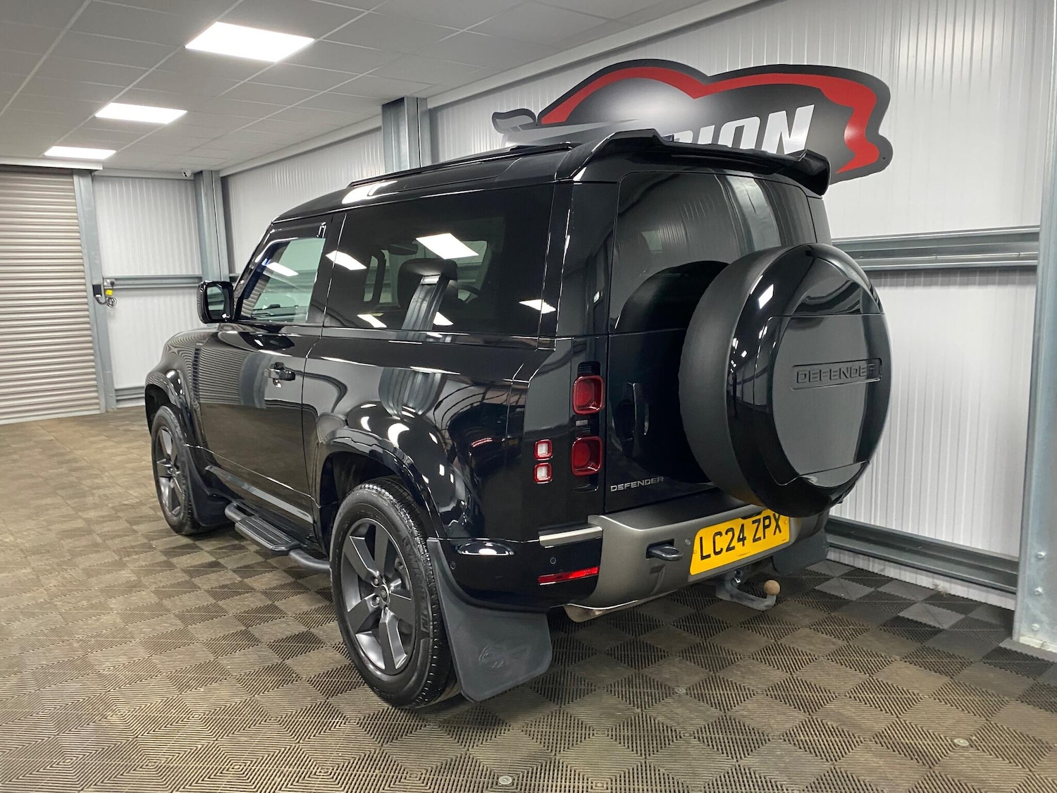 Used Land Rover Defender 2024 for sale - 77163027: Photo 11