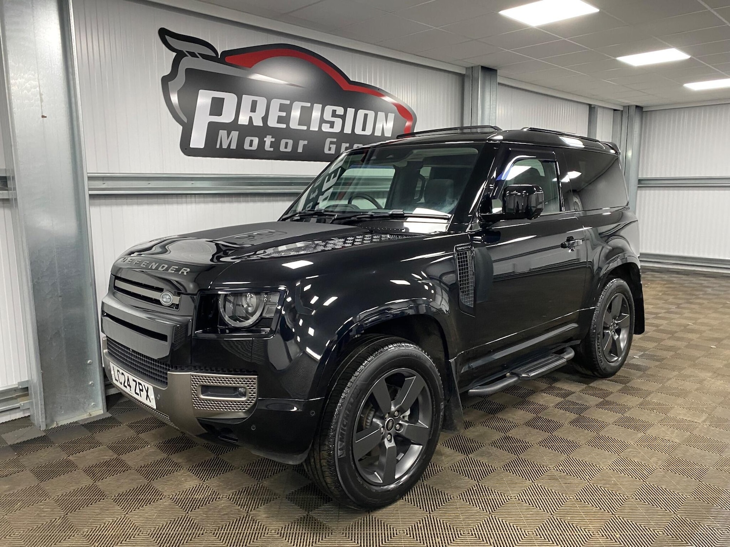 Used Land Rover Defender 2024 for sale - 77163027: Photo 13