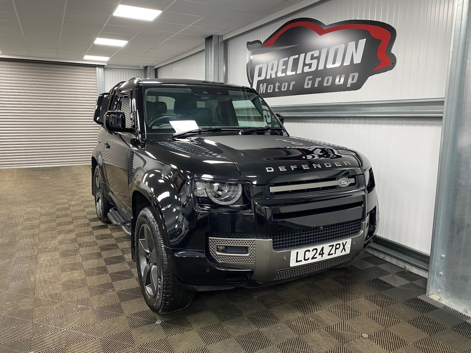 Used Land Rover Defender 2024 for sale - 77163027: Photo 2