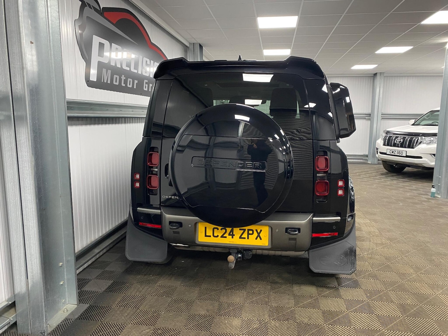 Used Land Rover Defender 2024 for sale - 77163027: Photo 24