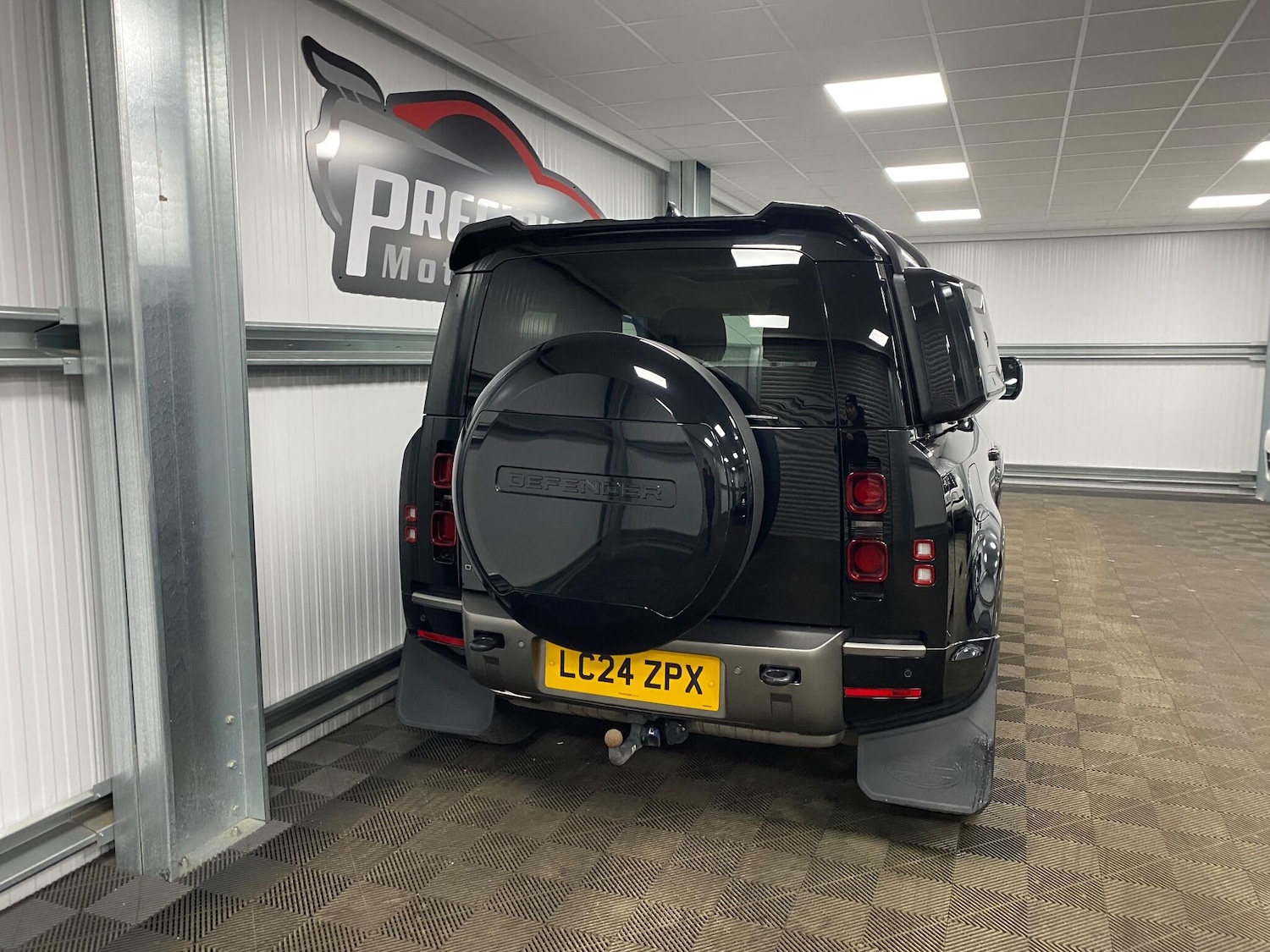 Used Land Rover Defender 2024 for sale - 77163027: Photo 25