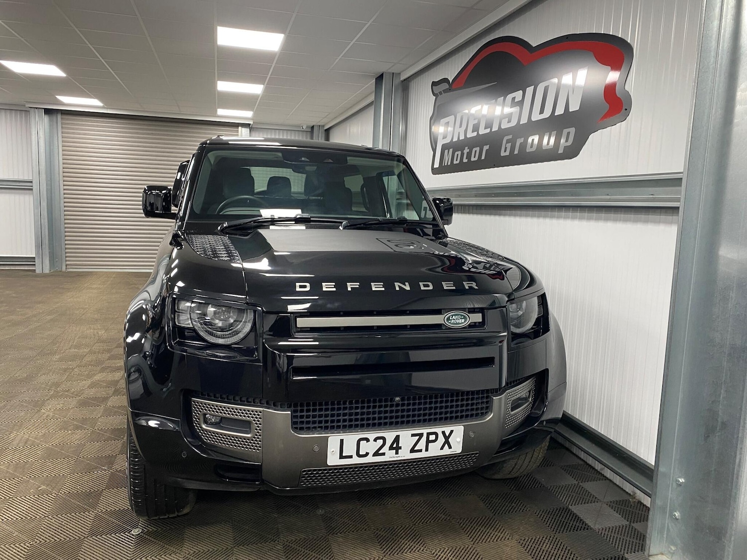 Used Land Rover Defender 2024 for sale - 77163027: Photo 3