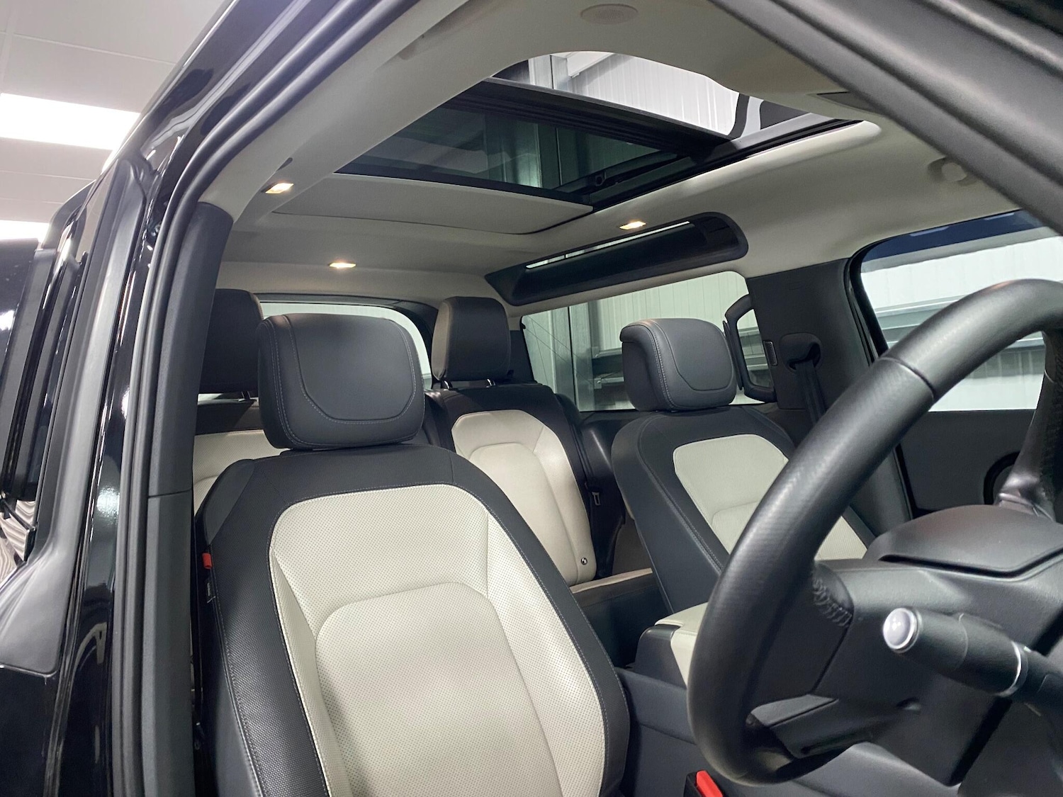 Used Land Rover Defender 2024 for sale - 77163027: Photo 31