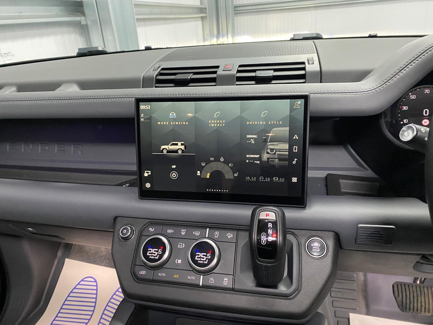 Used Land Rover Defender 2024 for sale - 77163027: Photo 32