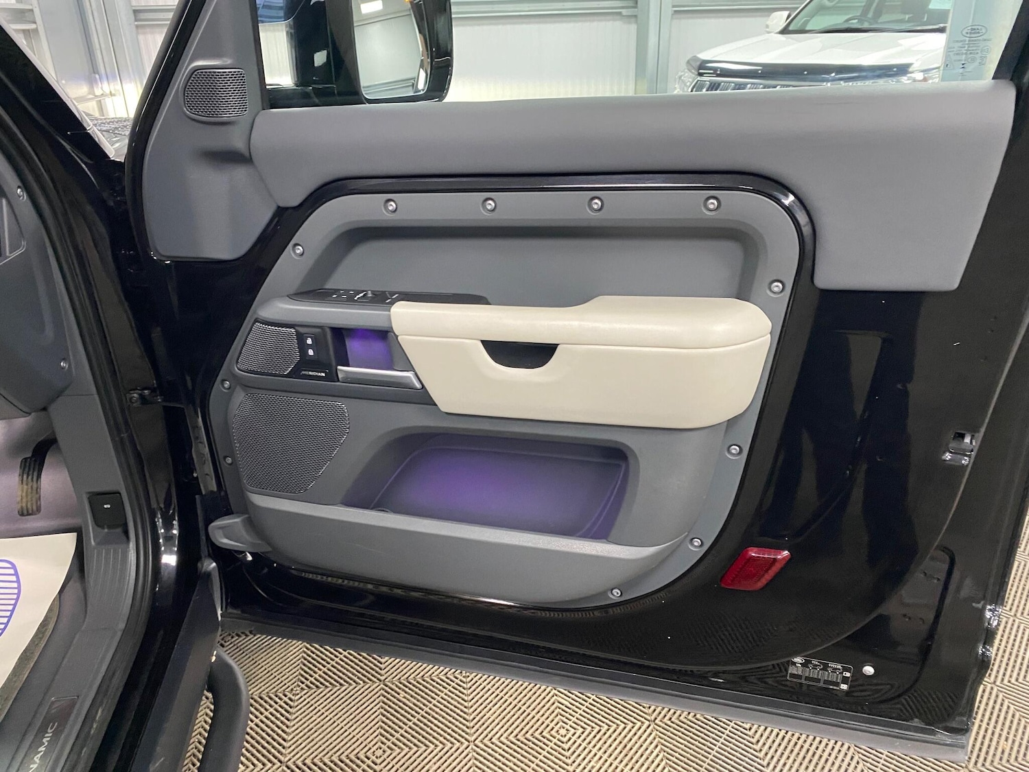 Used Land Rover Defender 2024 for sale - 77163027: Photo 33