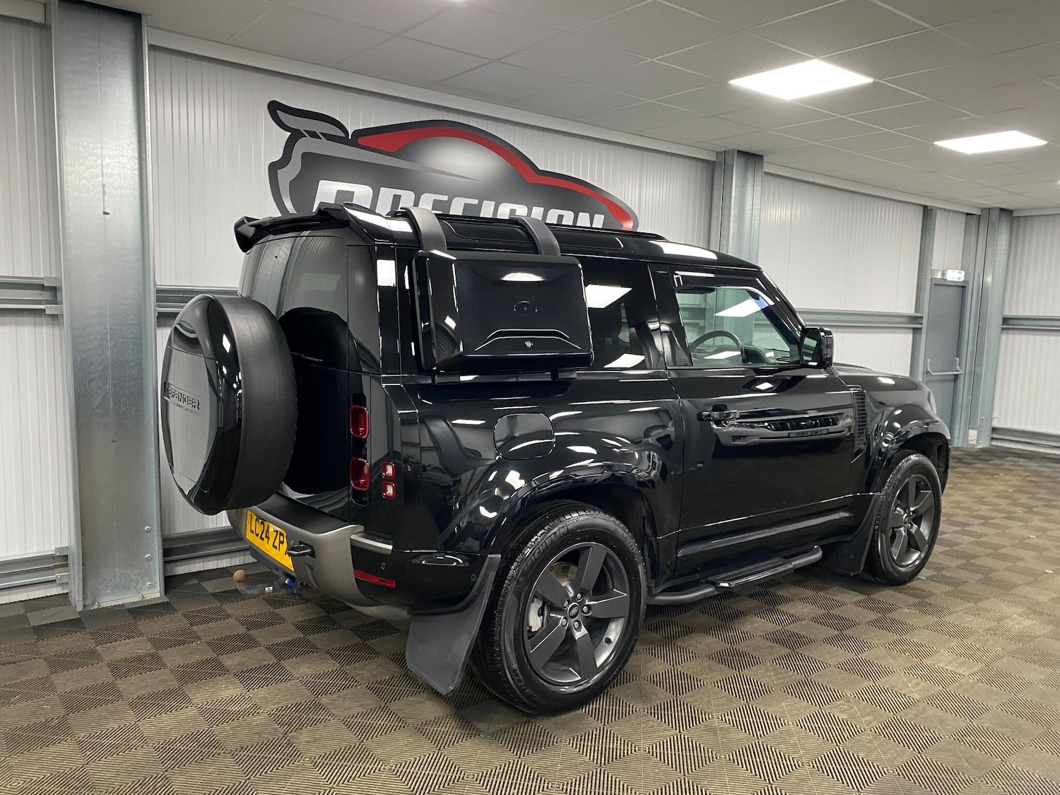 Used Land Rover Defender 2024 for sale - 77163027: Photo 4