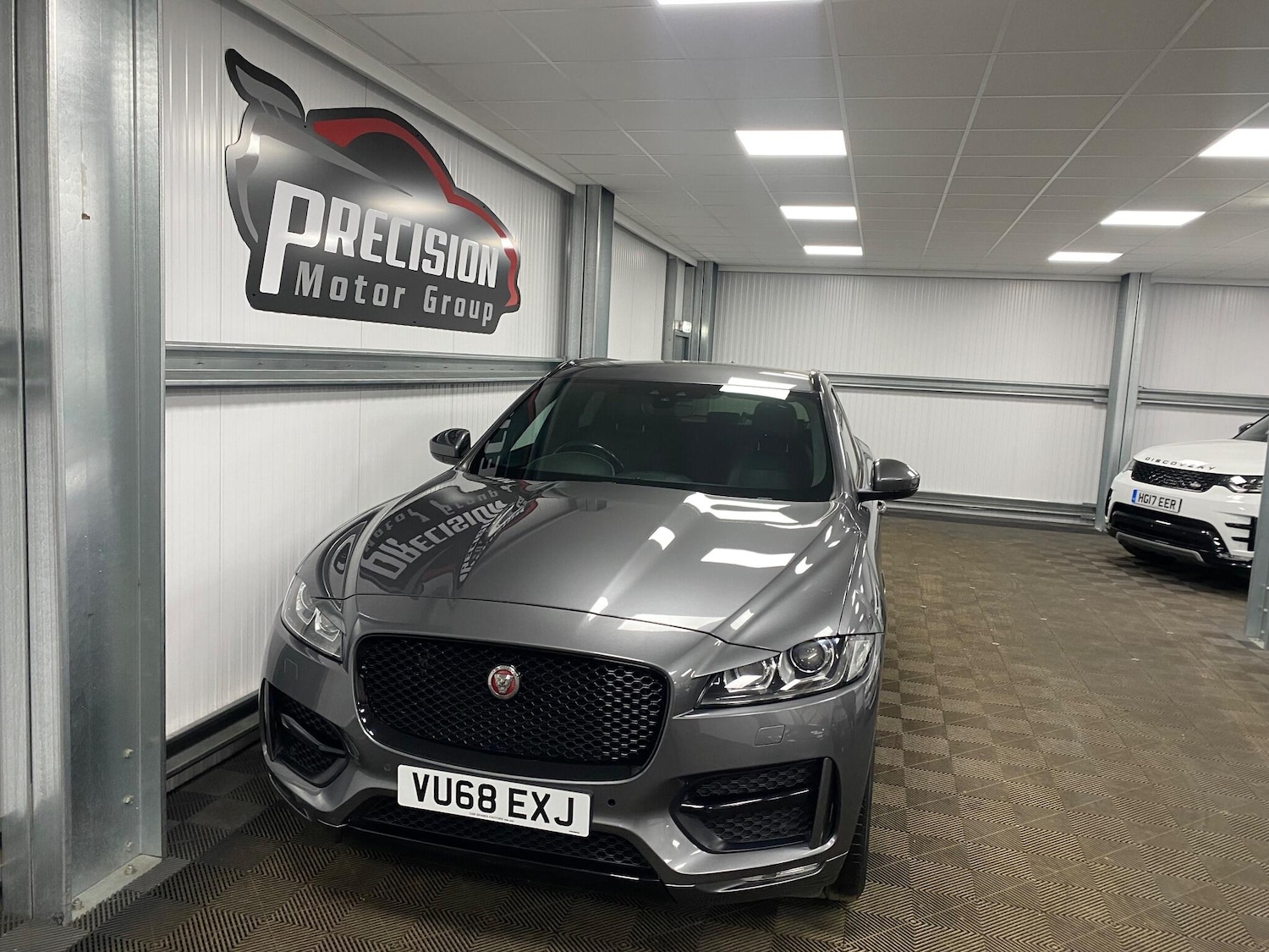 Used Jaguar F-Pace 2018 for sale - 76964403: Photo 4