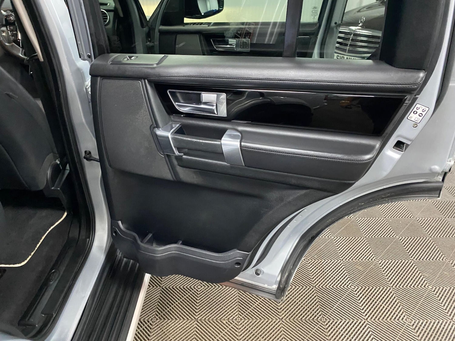 Used Land Rover Discovery 4 2016 for sale - 76021148: Photo 42