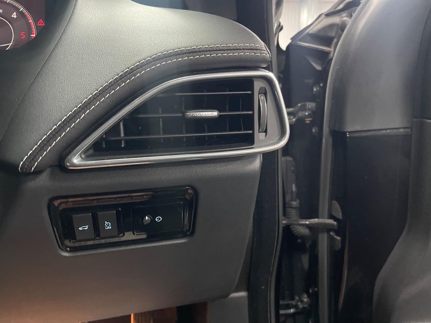 Used Jaguar F-Pace 2019 for sale - 78020414: Photo 40