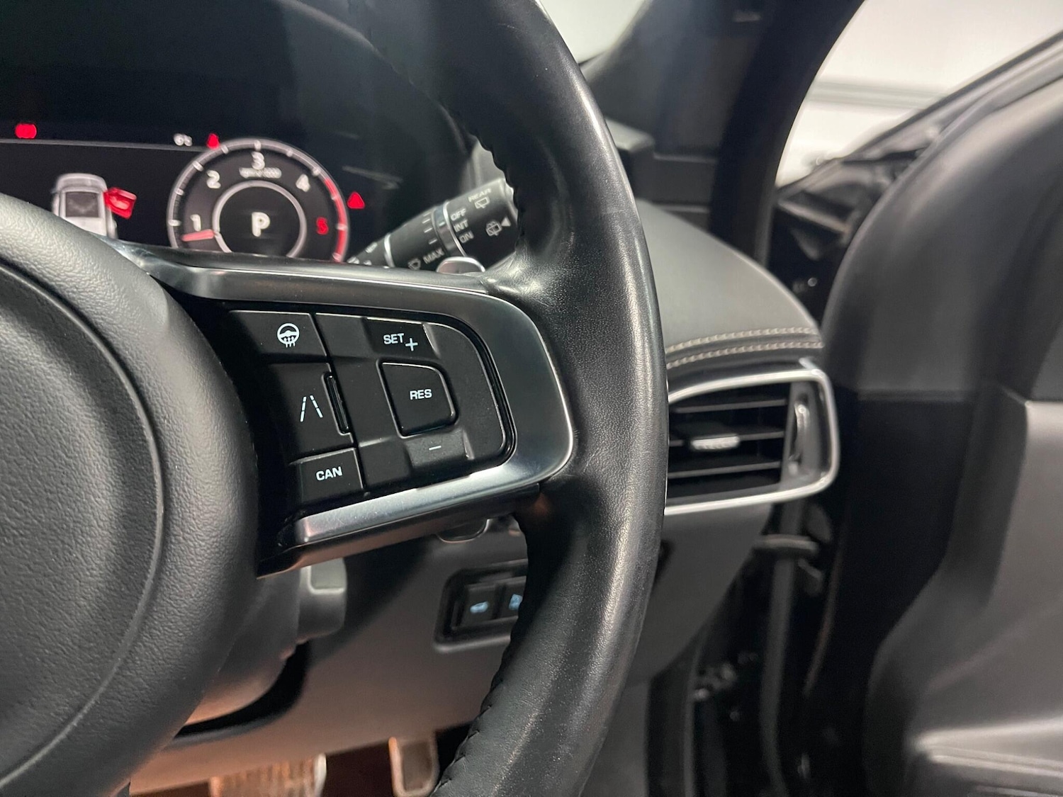 Used Jaguar F-Pace 2019 for sale - 78020414: Photo 42