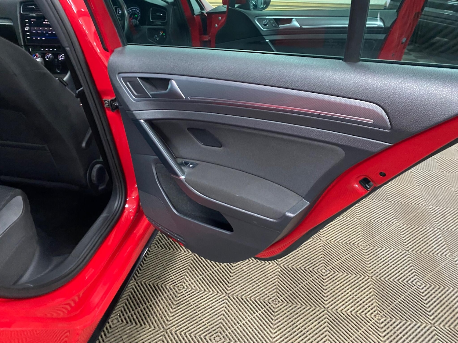 Used Volkswagen Golf 2018 for sale - 77549913: Photo 36