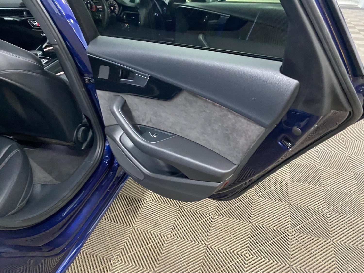 Used Audi A4 Avant for sale - 76990378: Photo 45