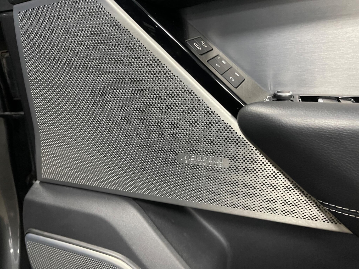 Used Land Rover Range Rover Velar 2018 for sale - 78170679: Photo 43