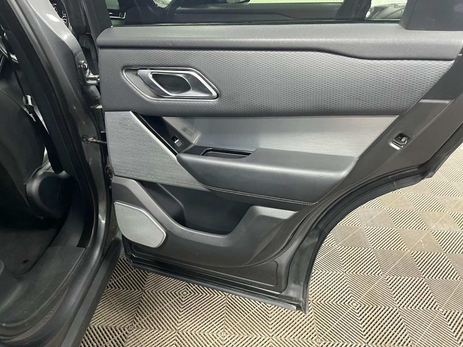 Used Land Rover Range Rover Velar 2018 for sale - 78170679: Photo 48