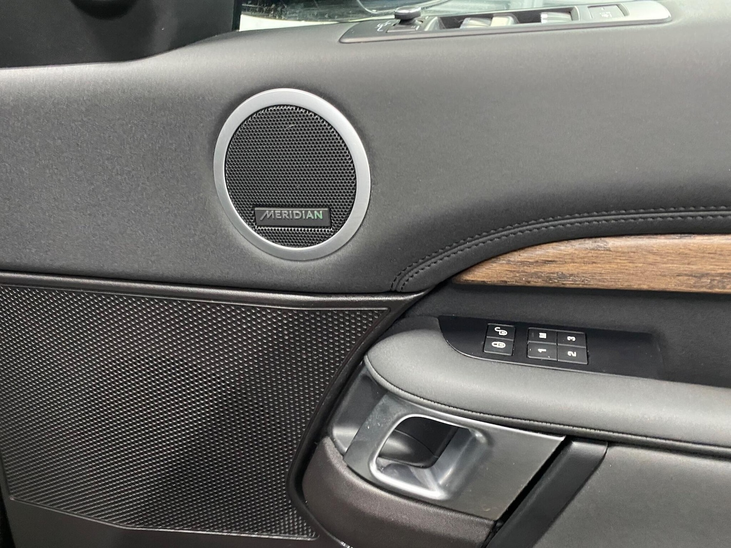 Used Land Rover Discovery 2017 for sale - 77175542: Photo 42