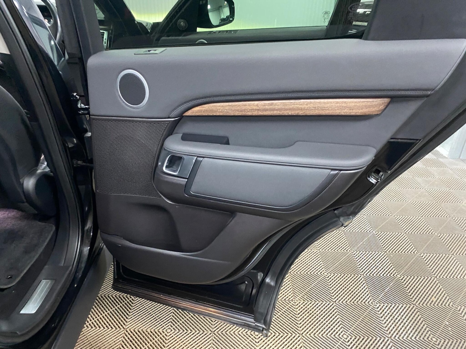 Used Land Rover Discovery 2017 for sale - 77175542: Photo 43