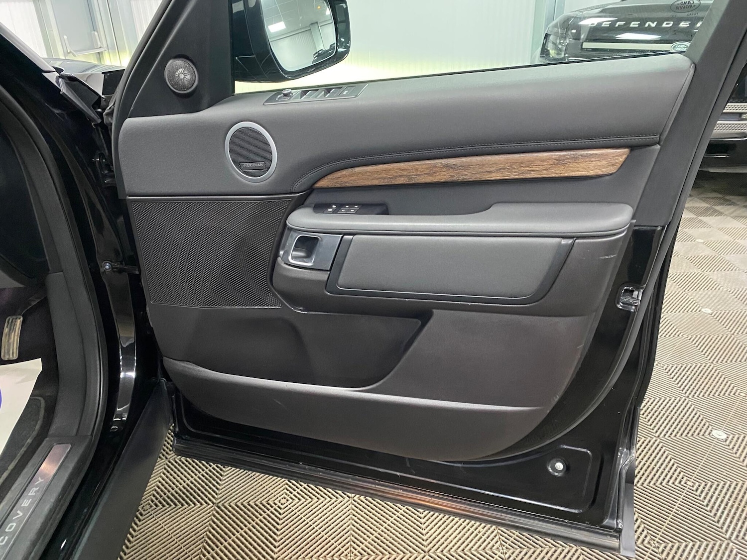 Used Land Rover Discovery 2017 for sale - 77175542: Photo 46