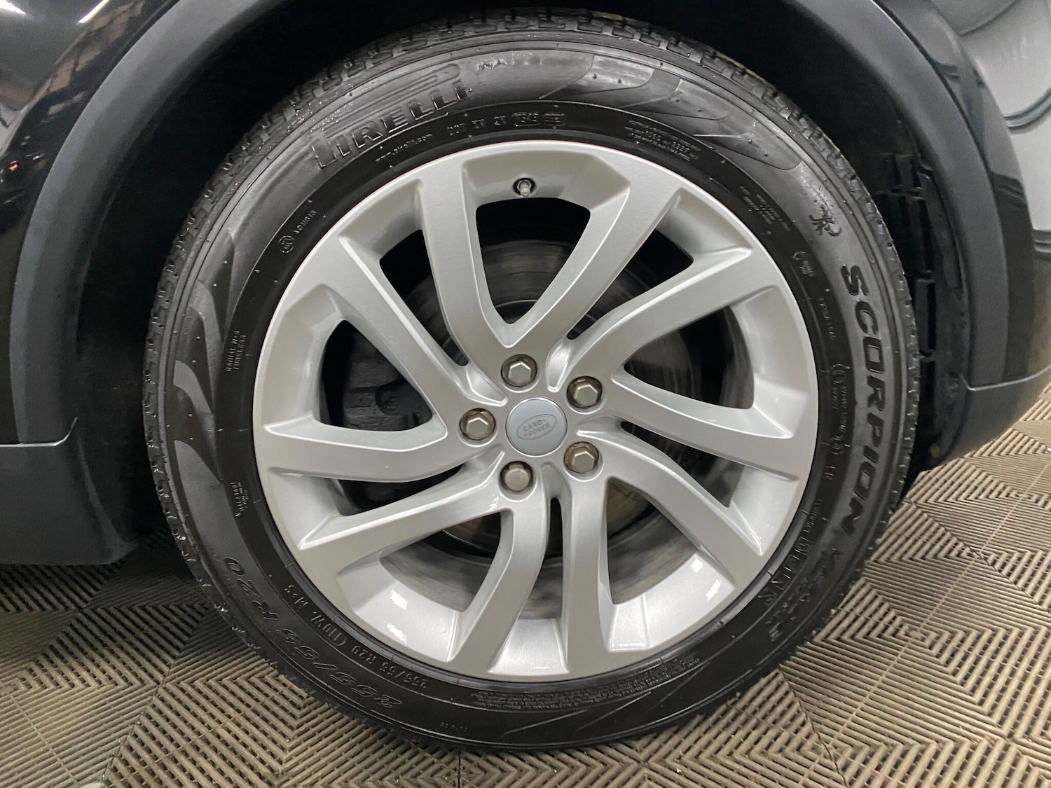 Used Land Rover Discovery 2017 for sale - 77175542: Photo 51