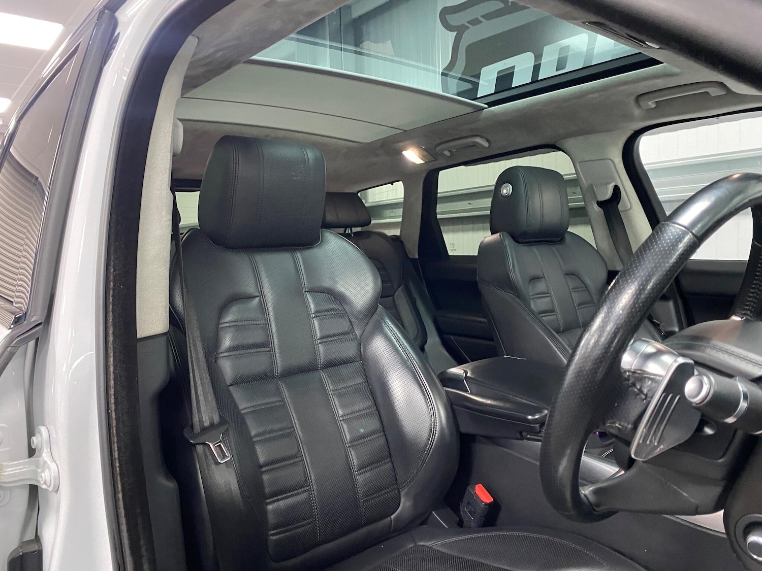 Used Land Rover Range Rover Sport 2017 for sale - 76832908: Photo 32