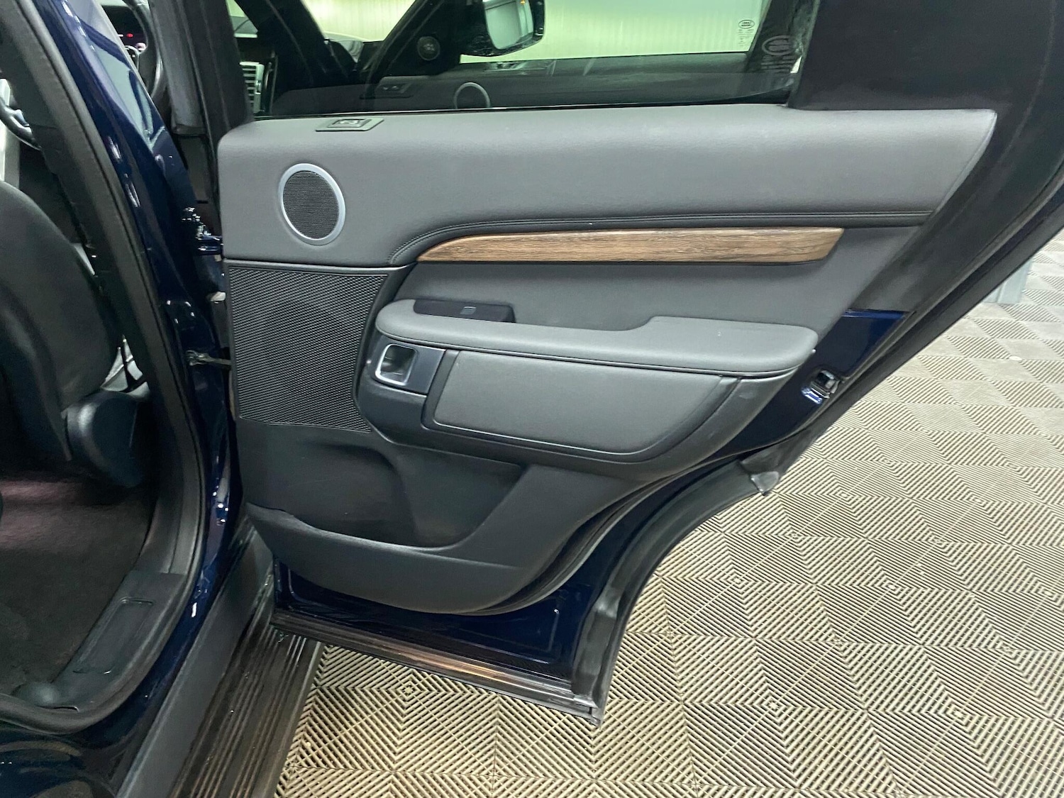 Used Land Rover Discovery 2020 for sale - 76512851: Photo 44