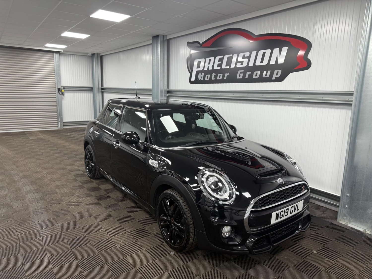 Used MINI Hatch 2019 for sale - 76608581: Photo 1