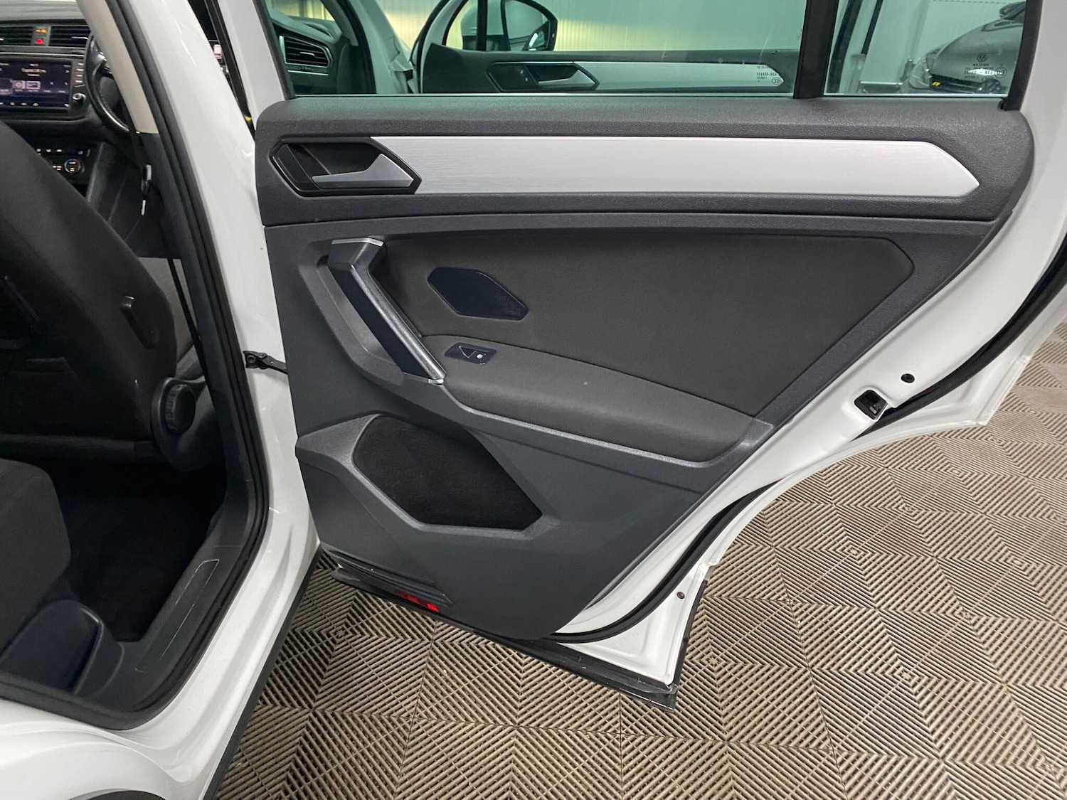 Used Volkswagen Tiguan 2016 for sale - 76378100: Photo 46