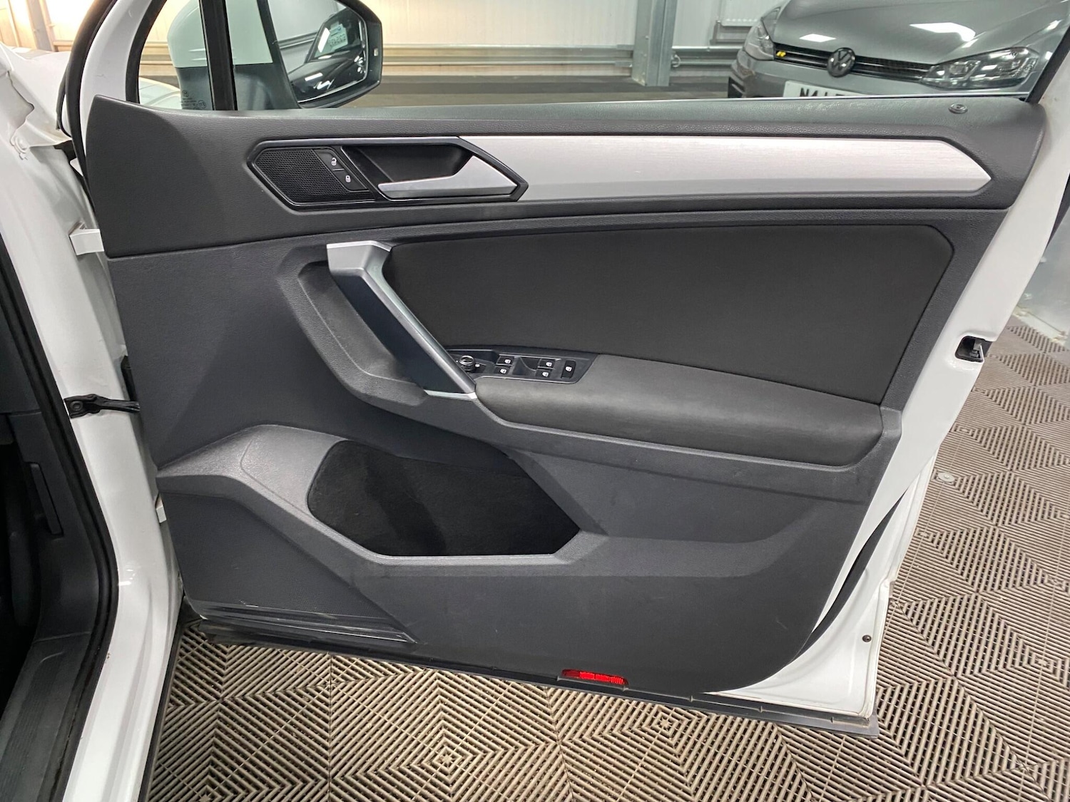 Used Volkswagen Tiguan 2016 for sale - 76378100: Photo 47