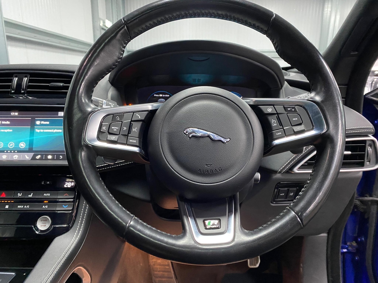 Used Jaguar F-Pace 2018 for sale - 77156357: Photo 36