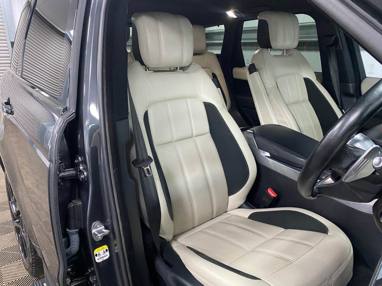 Used Land Rover Range Rover Sport 2018 for sale - 76990348: Photo 28