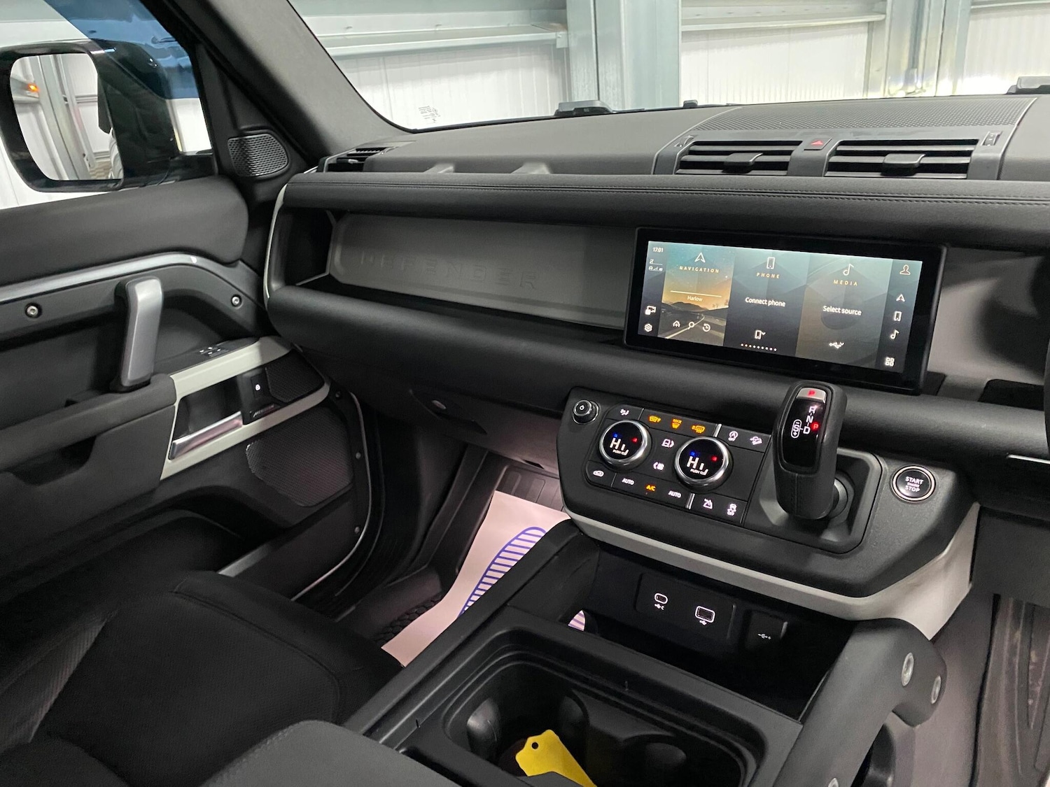 Used Land Rover Defender 2023 for sale - 77098149: Photo 30