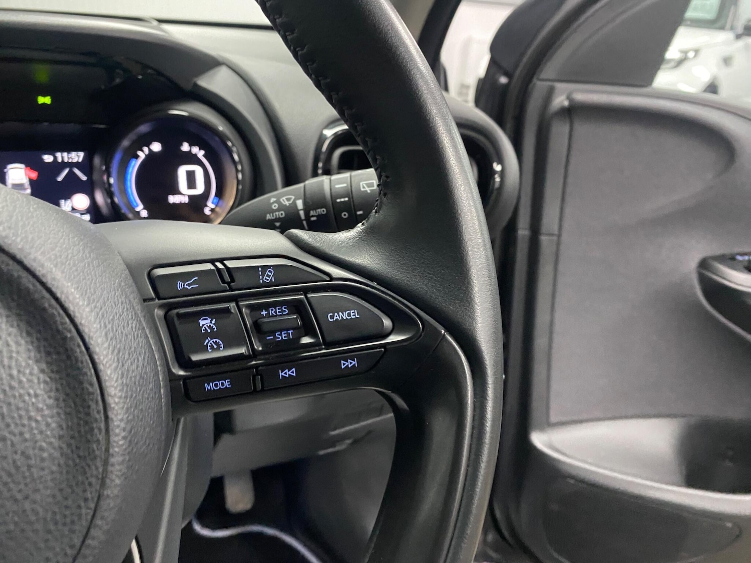 Used Mazda Mazda2 HYBRID 2023 for sale - 76832128: Photo 39