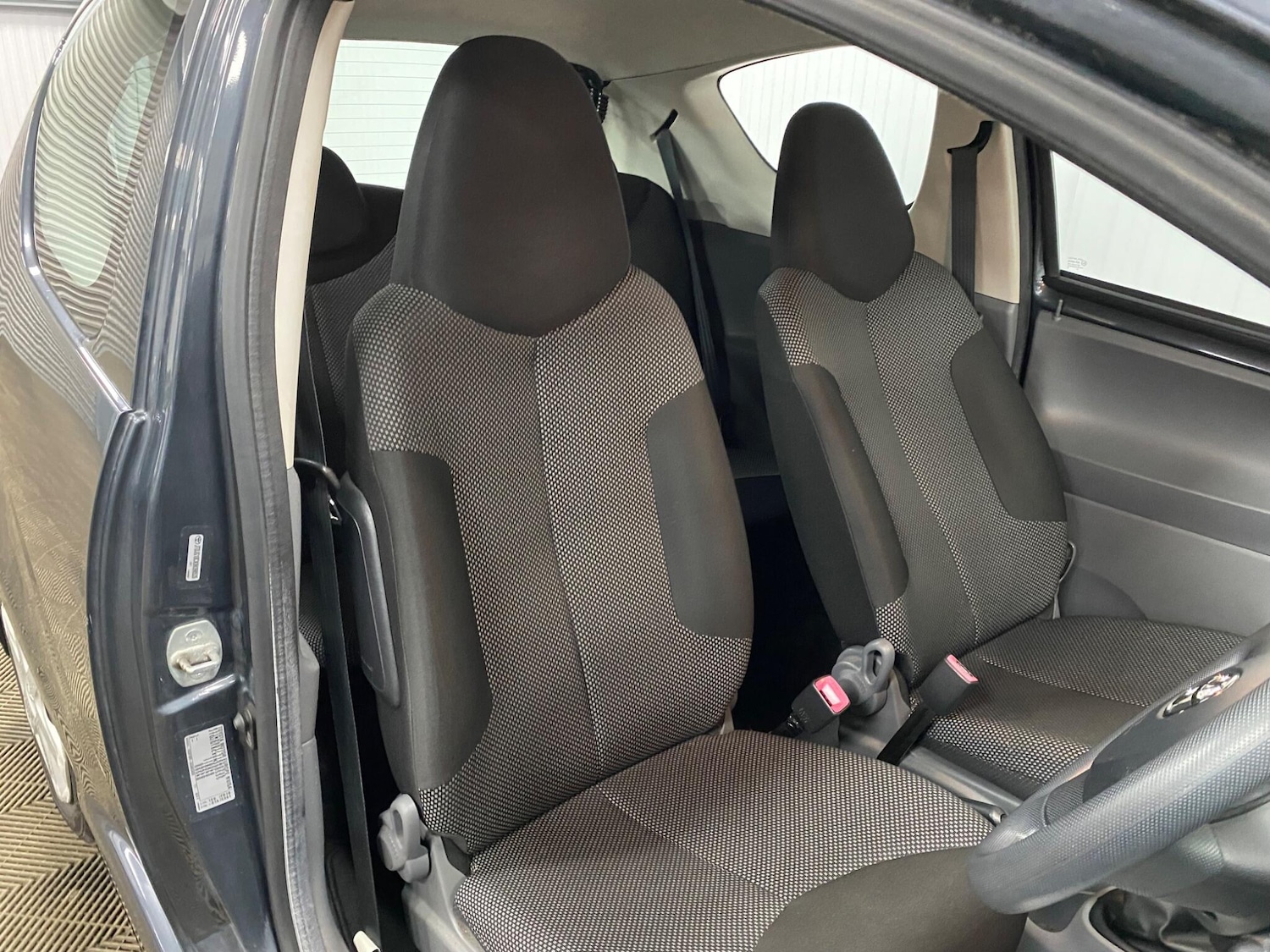 Used Toyota AYGO 2009 for sale - 77314876: Photo 27