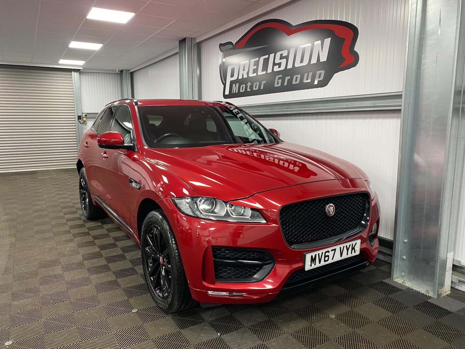 Used Jaguar F-Pace 2017 for sale - 76989482: Photo 4