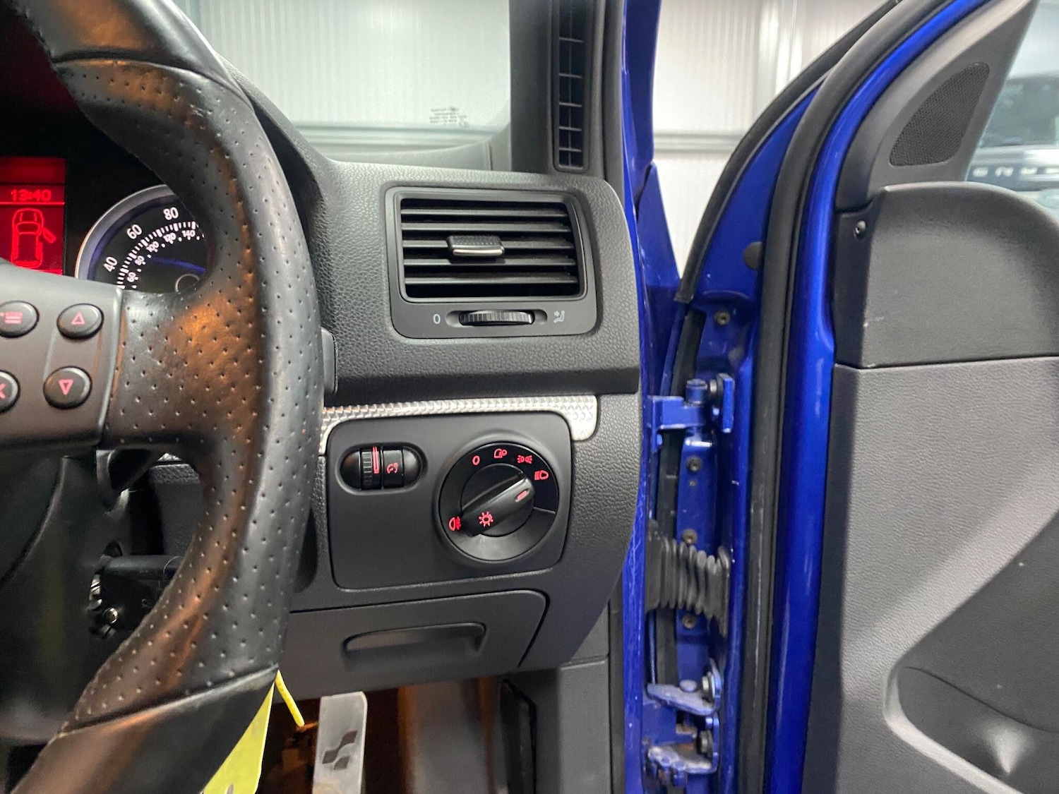 Used Volkswagen Golf 2008 for sale - 77230124: Photo 32