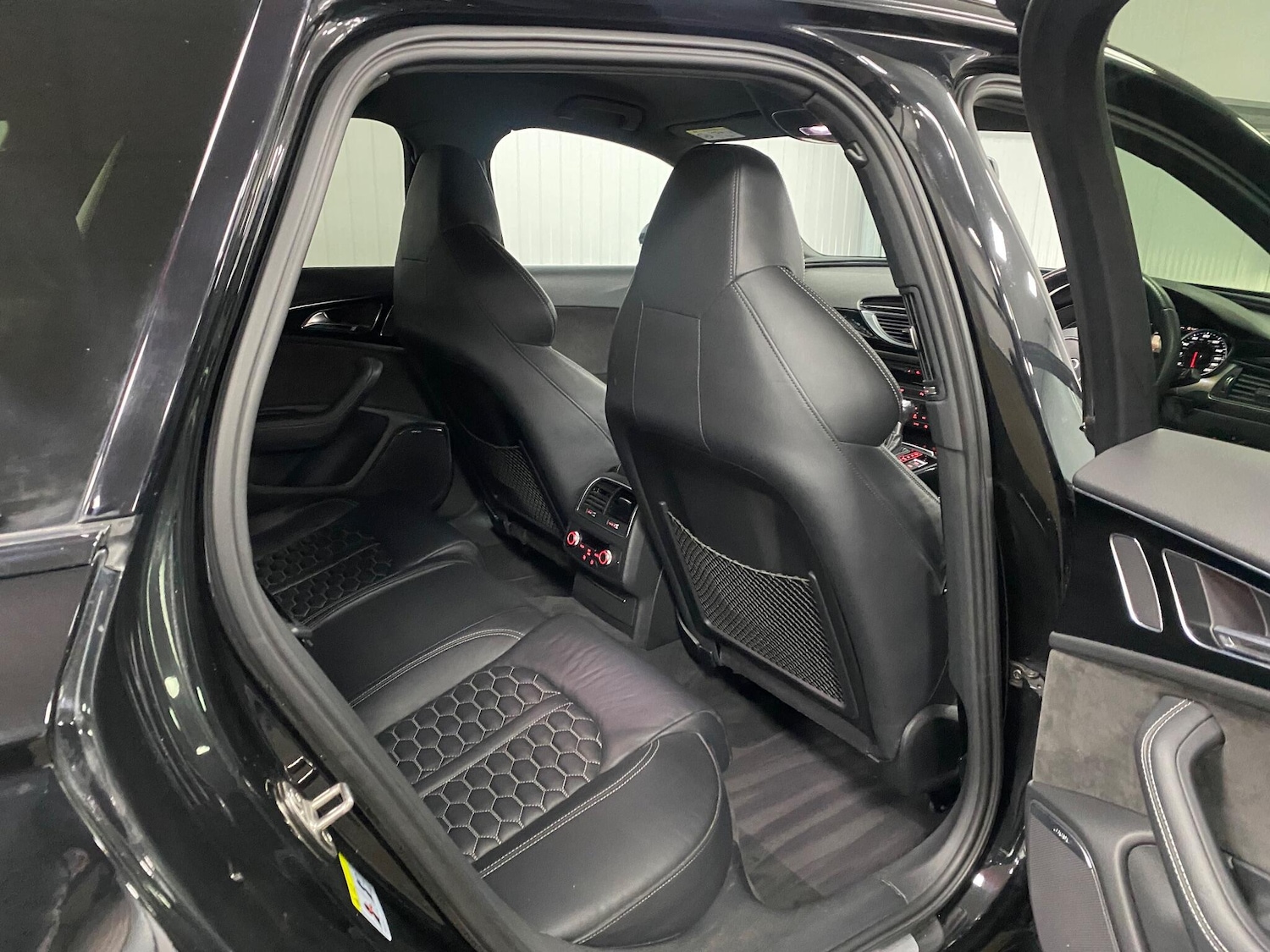 Used Audi RS6 2015 for sale - 76832903: Photo 35