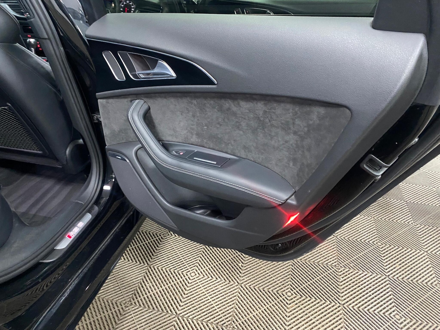 Used Audi RS6 2015 for sale - 76832903: Photo 39