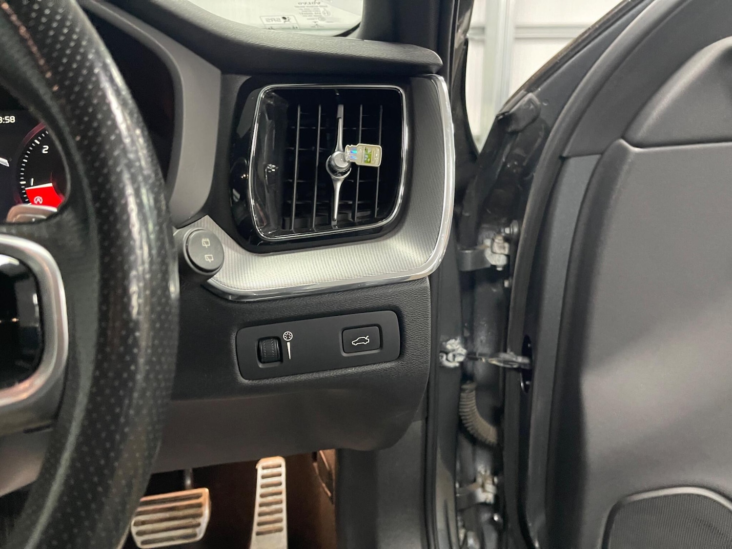 Used Volvo XC60 for sale - 77738111: Photo 43