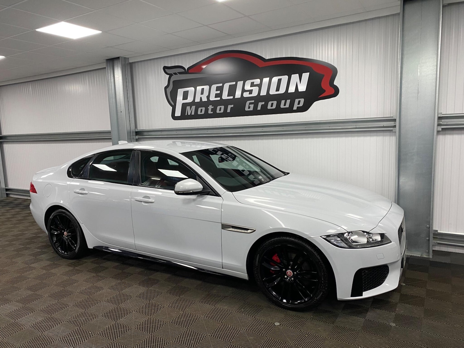 Used Jaguar XF 2016 for sale - 76327391: Photo 4