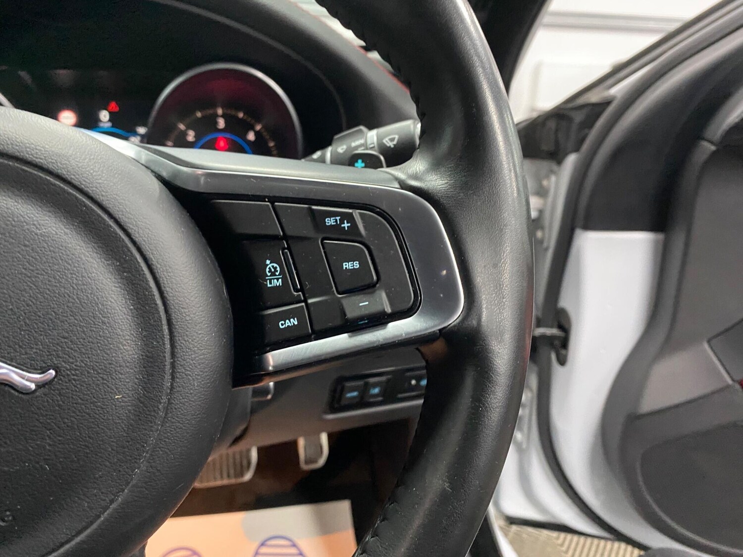 Used Jaguar XF 2016 for sale - 76327391: Photo 42