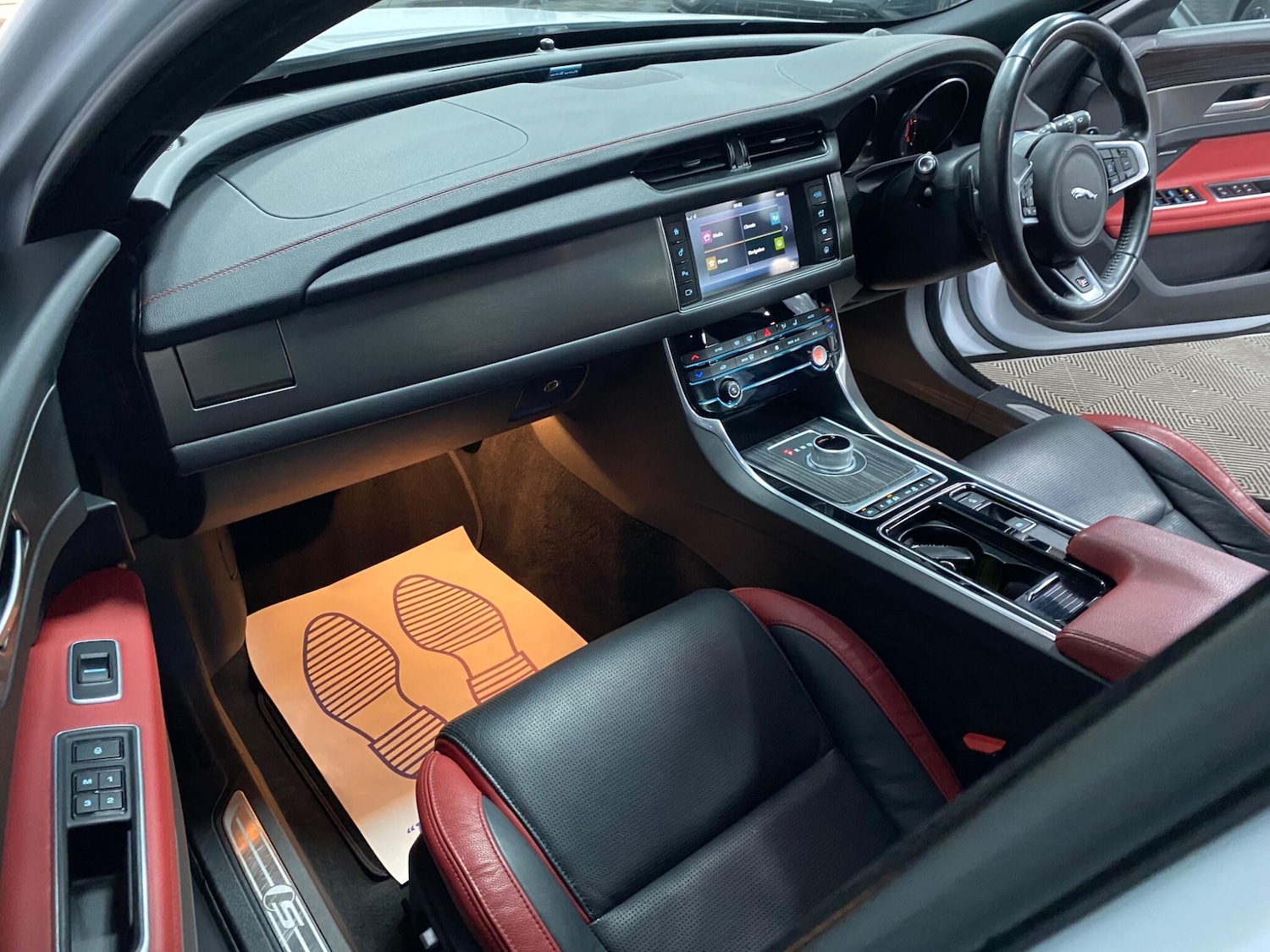 Used Jaguar XF 2016 for sale - 76327391: Photo 43