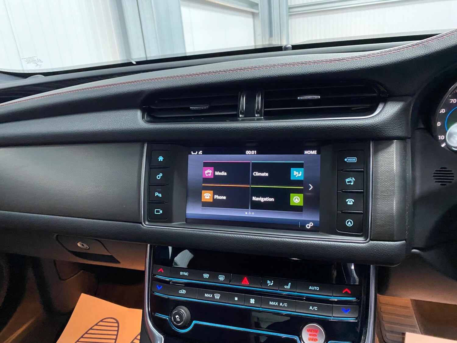 Used Jaguar XF 2016 for sale - 76327391: Photo 46