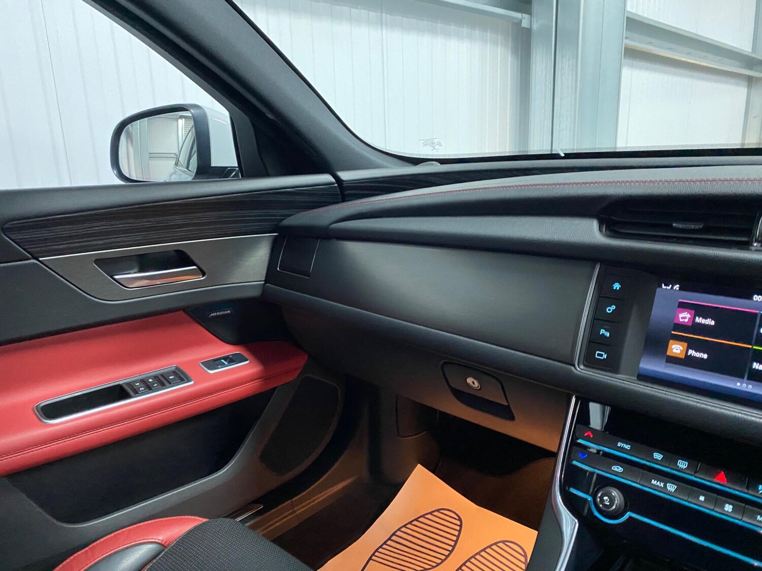 Used Jaguar XF 2016 for sale - 76327391: Photo 48