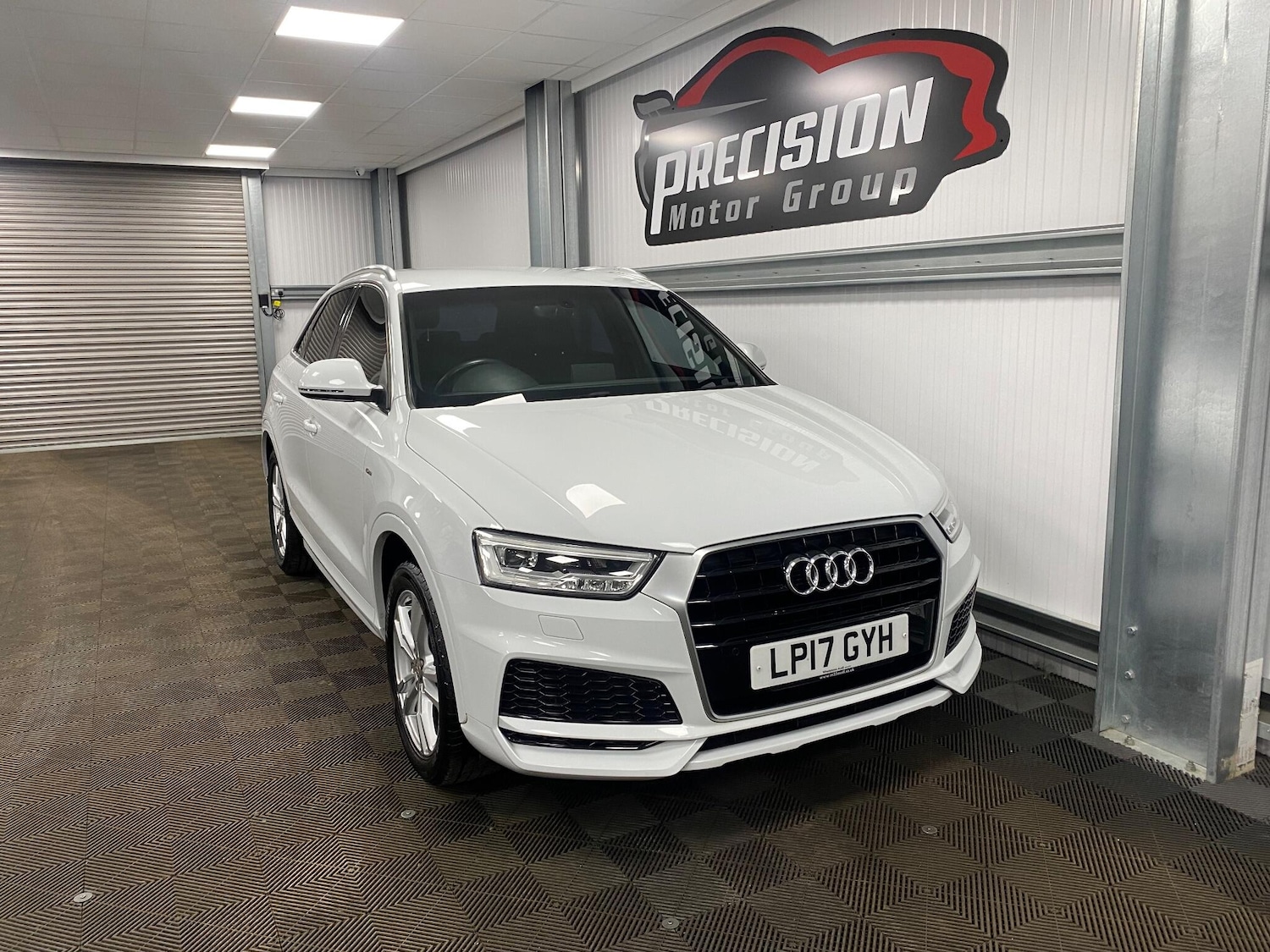 Used Audi Q3 for sale - 76997551: Photo 2