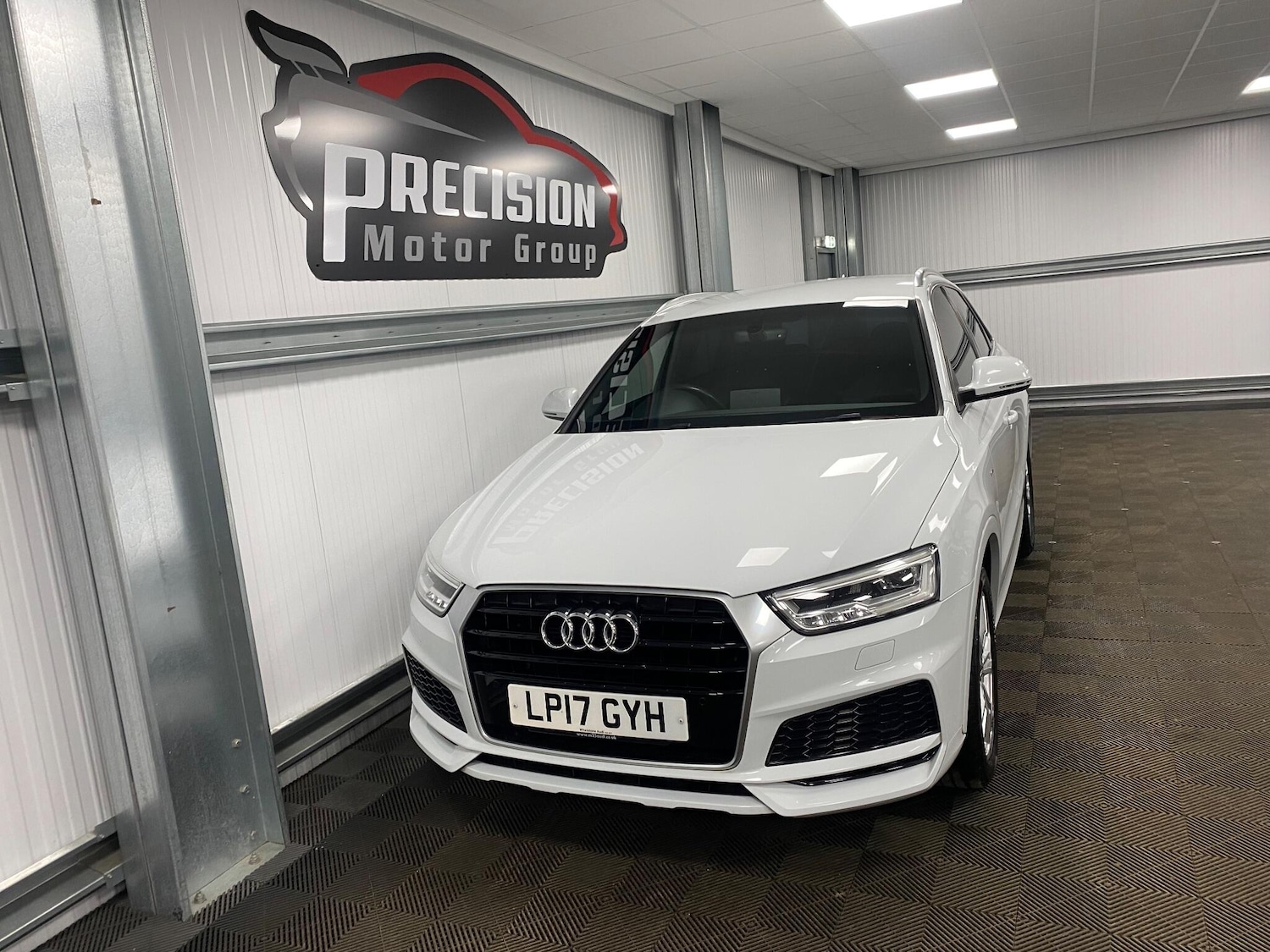 Used Audi Q3 for sale - 76997551: Photo 4