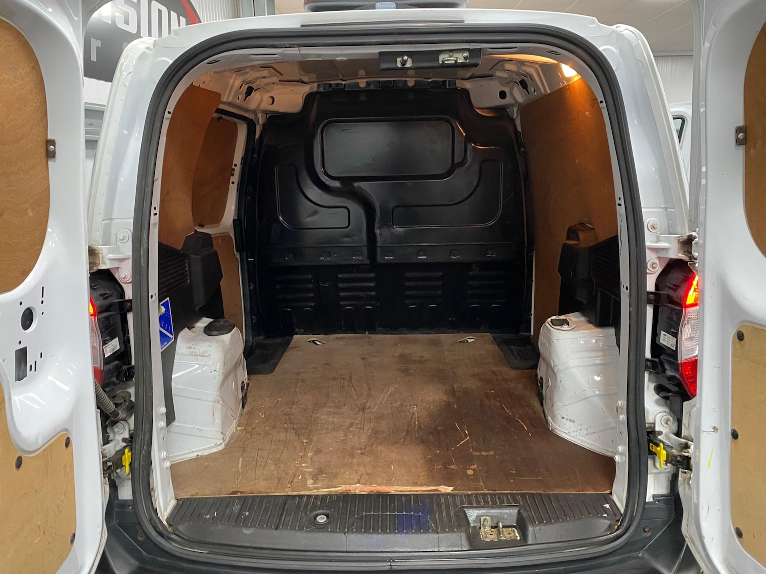 Used Ford Transit Courier 2020 for sale - 76408736: Photo 41