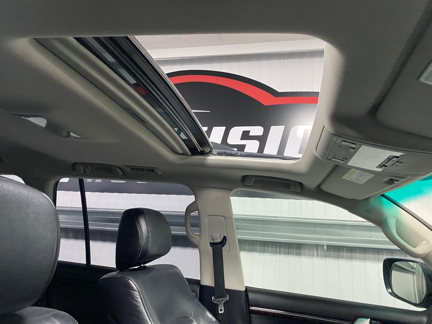 Used Toyota Land Cruiser for sale - 76592365: Photo 32