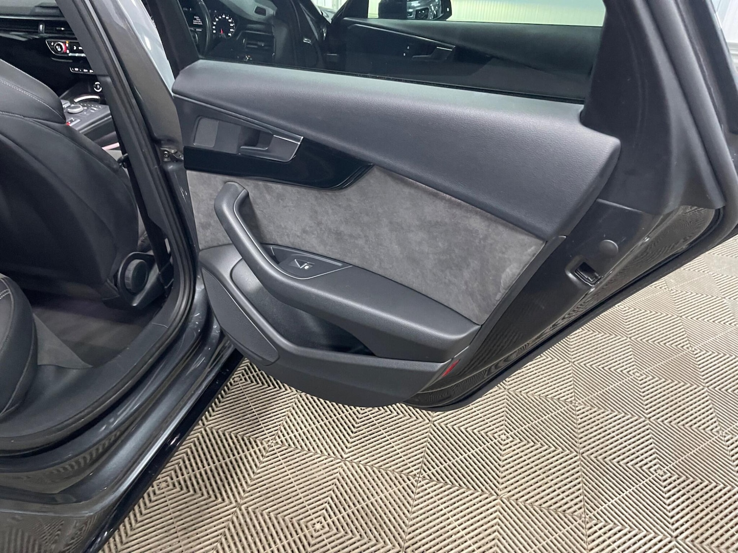 Used Audi A4 2018 for sale - 77598033: Photo 39