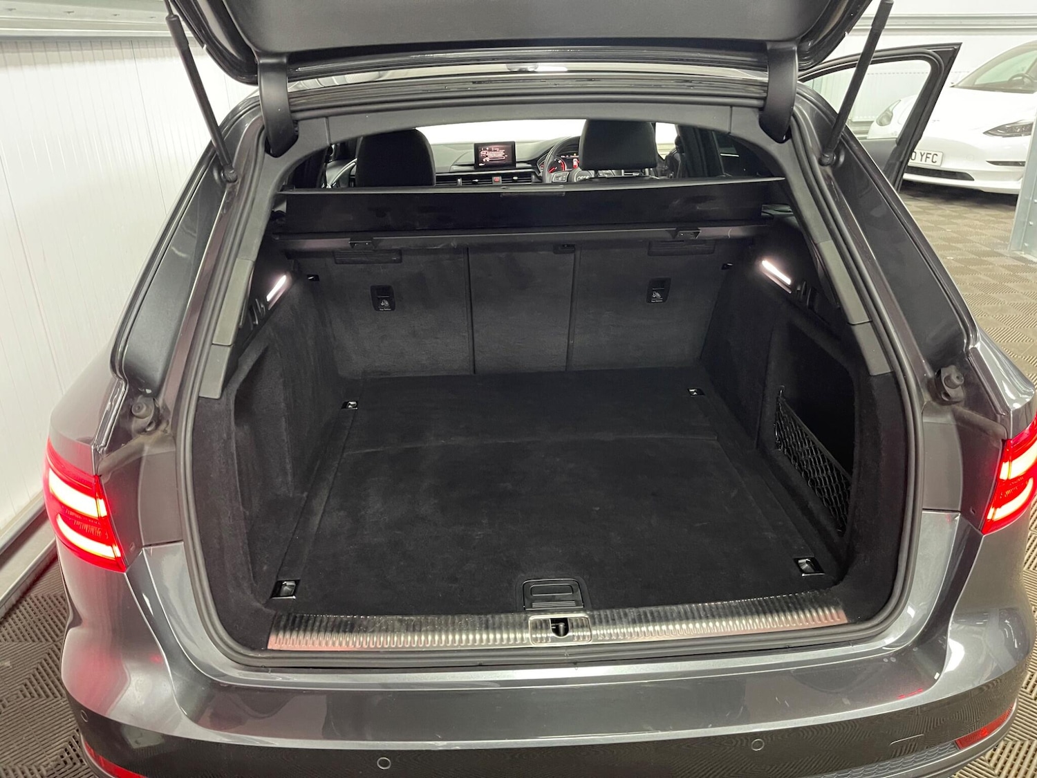 Used Audi A4 2018 for sale - 77598033: Photo 44