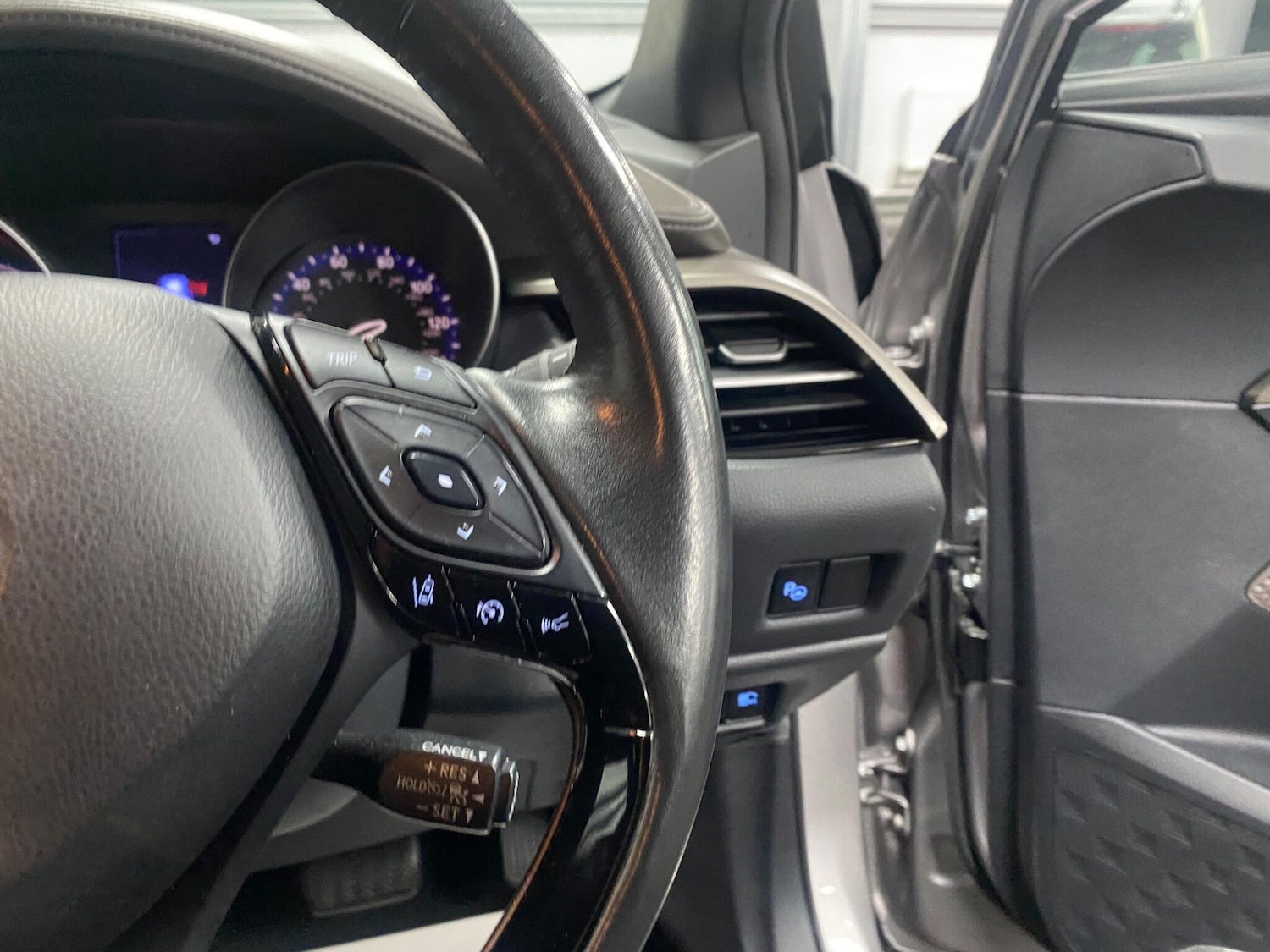 Used Toyota C-HR for sale - 76991164: Photo 44