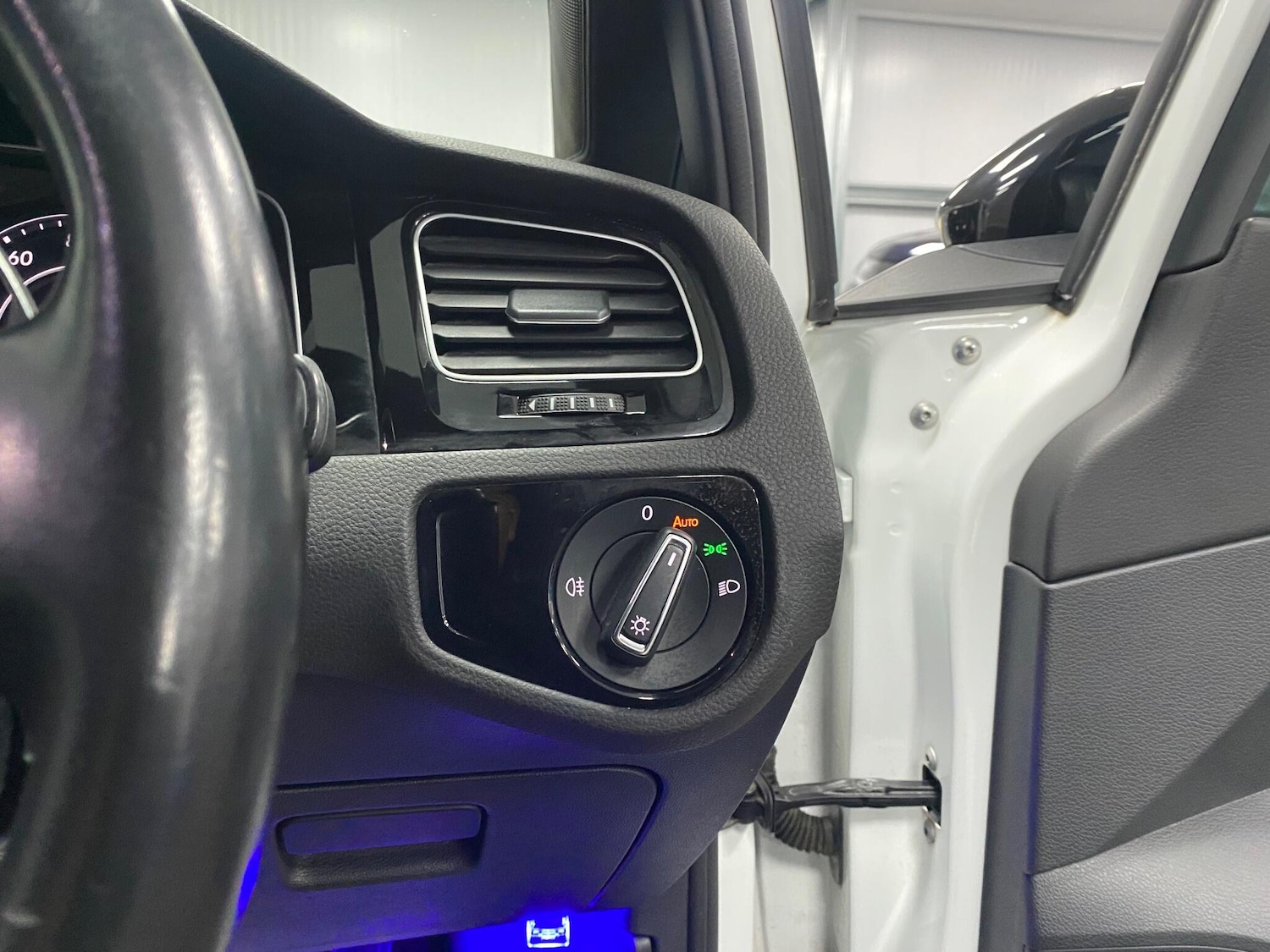 Used Volkswagen Golf 2017 for sale - 76538713: Photo 43